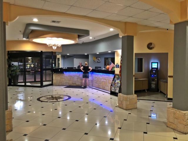 Robinson Inn And Suites 외부 사진
